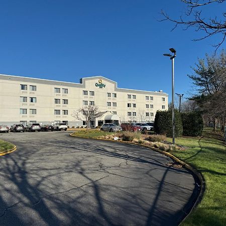 Quality Inn Spring Valley - Nanuet Bagian luar foto