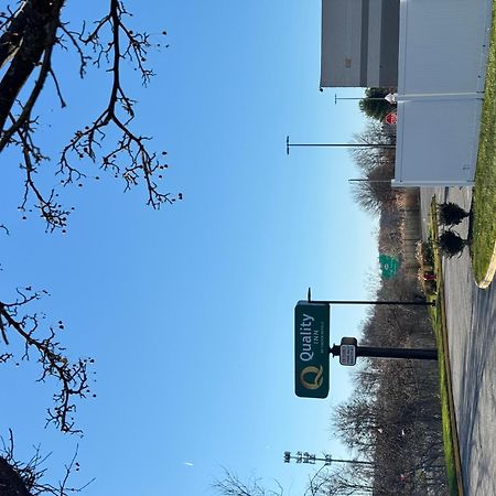 Quality Inn Spring Valley - Nanuet Bagian luar foto