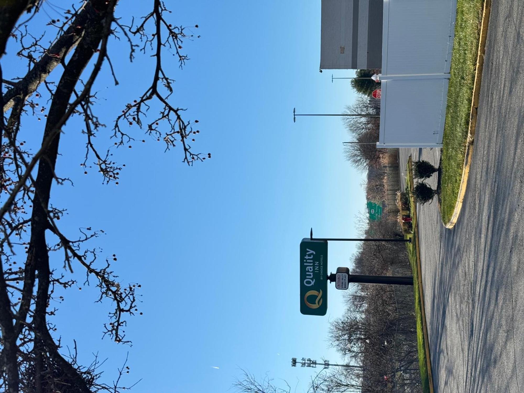 Quality Inn Spring Valley - Nanuet Bagian luar foto