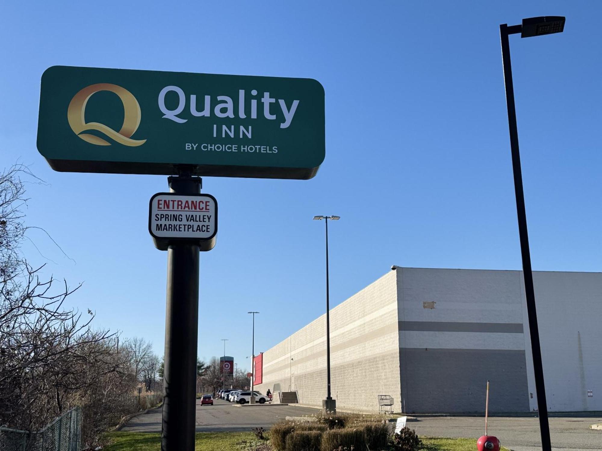 Quality Inn Spring Valley - Nanuet Bagian luar foto