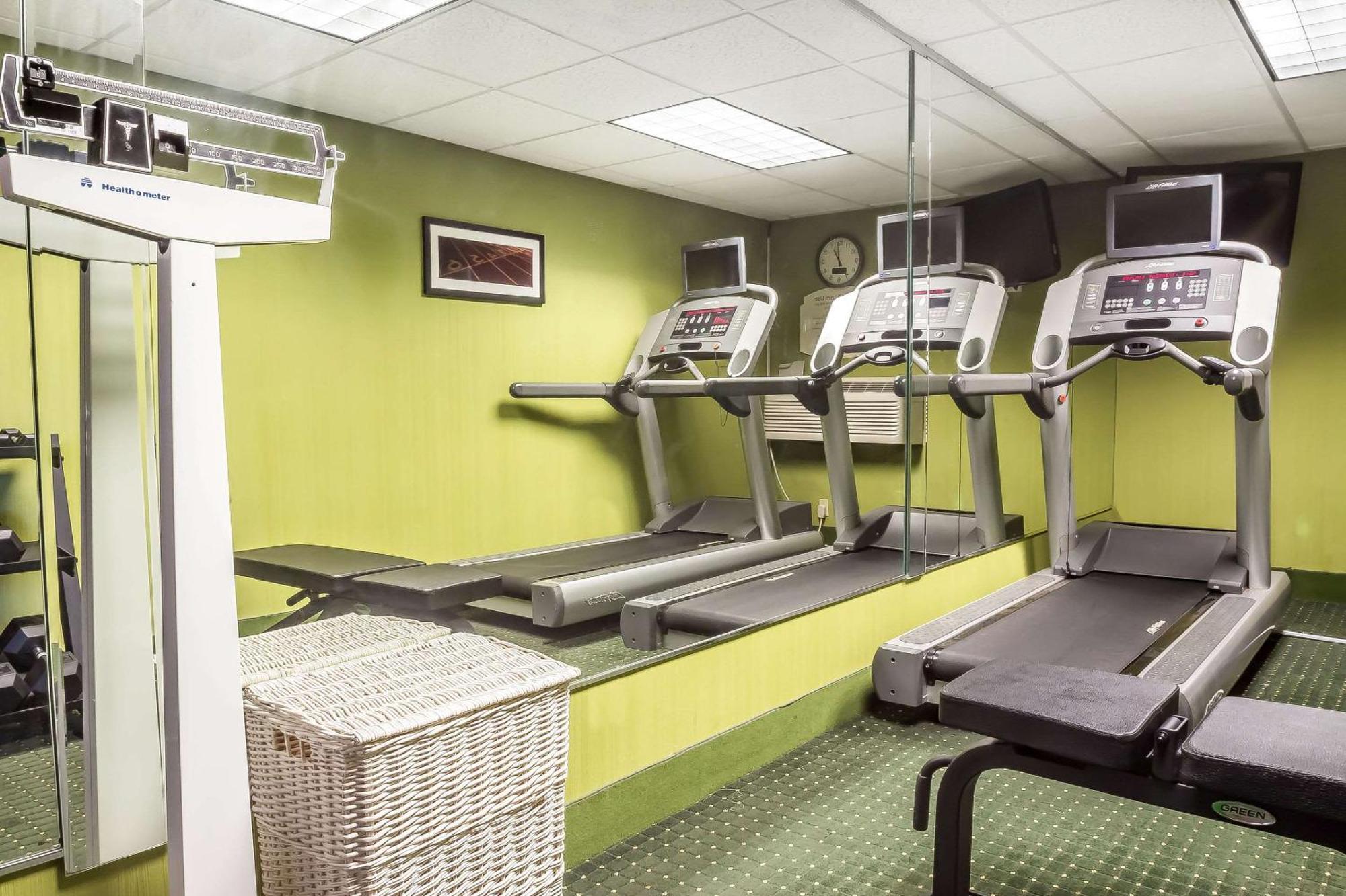 Quality Inn Spring Valley - Nanuet Bagian luar foto