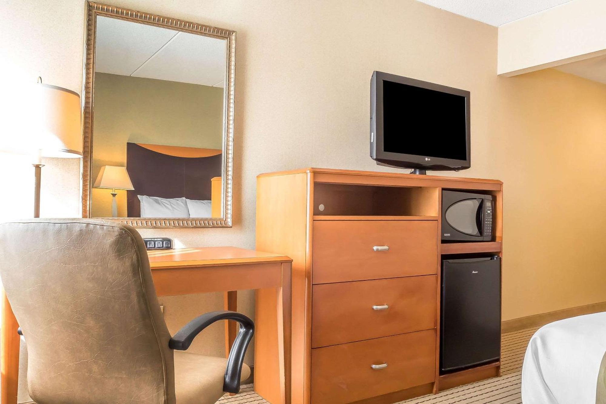 Quality Inn Spring Valley - Nanuet Bagian luar foto