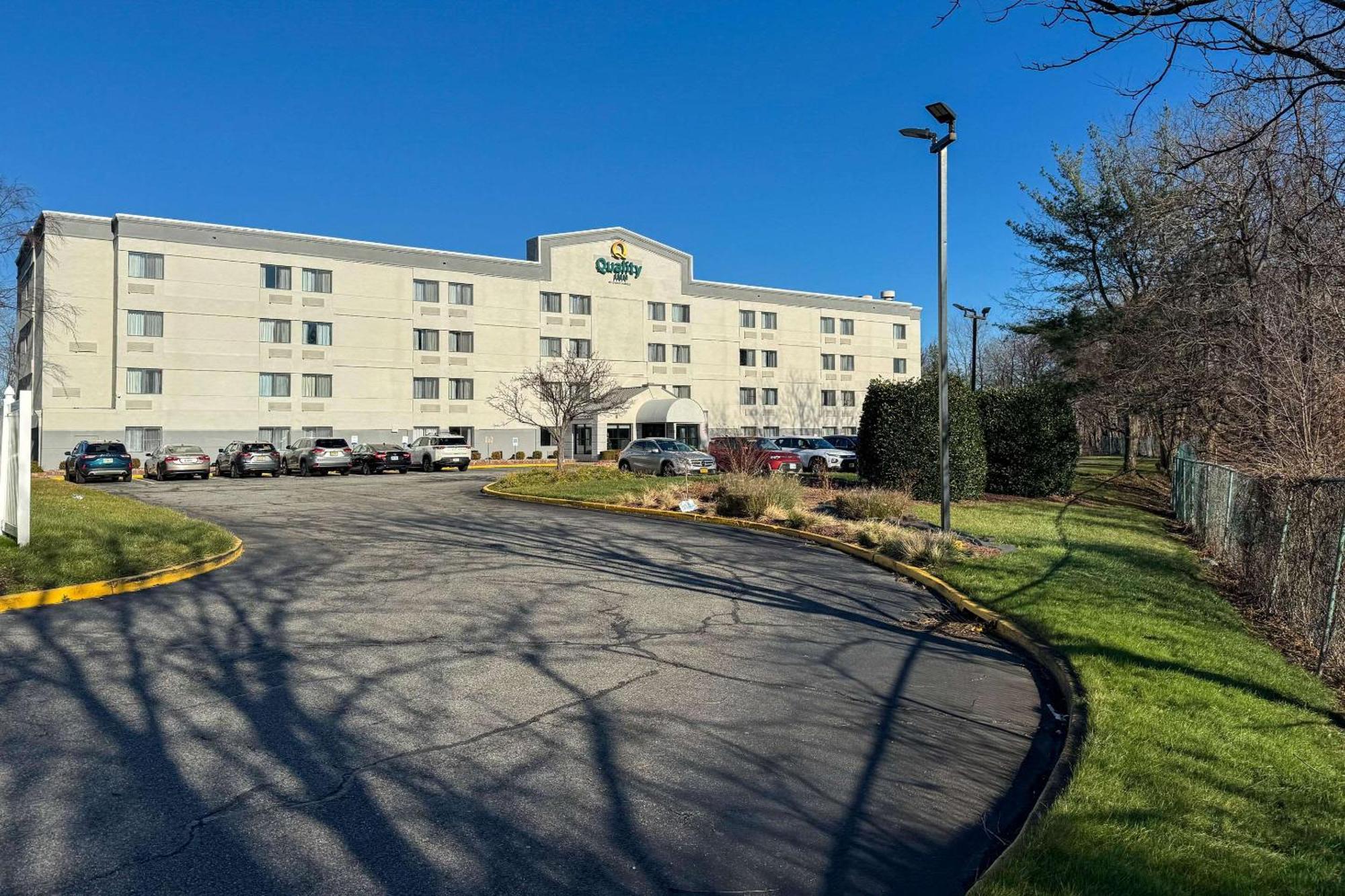 Quality Inn Spring Valley - Nanuet Bagian luar foto